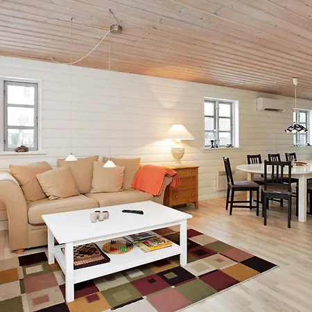 4 Star In Idestrup * Bøtø By
