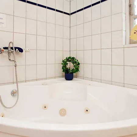 8 Person In Idestrup Bøtø By